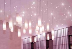 Kombinierte Installation eines PIXLUM LED-Sternenhimmels mit PixLEDs und PixLUM Hängeleuchten